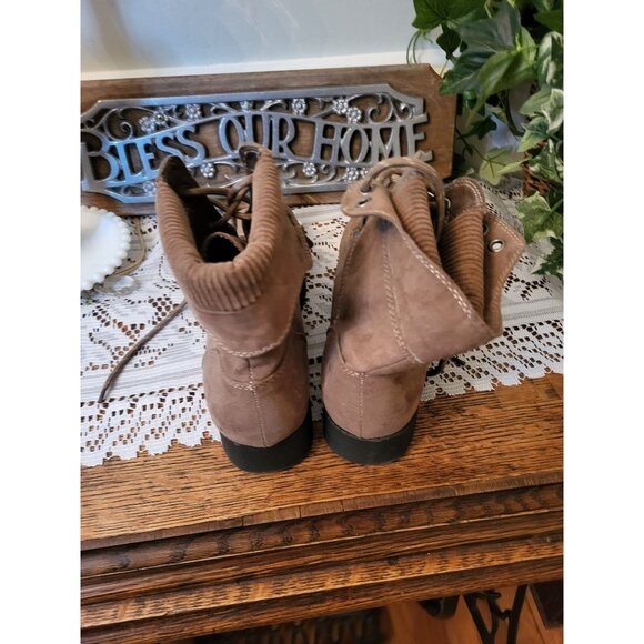 St John's Bay Taupe Lace Up Hiking Boot Memory Foam 8.5 Grunge Prairie Western - Picture 5 of 7